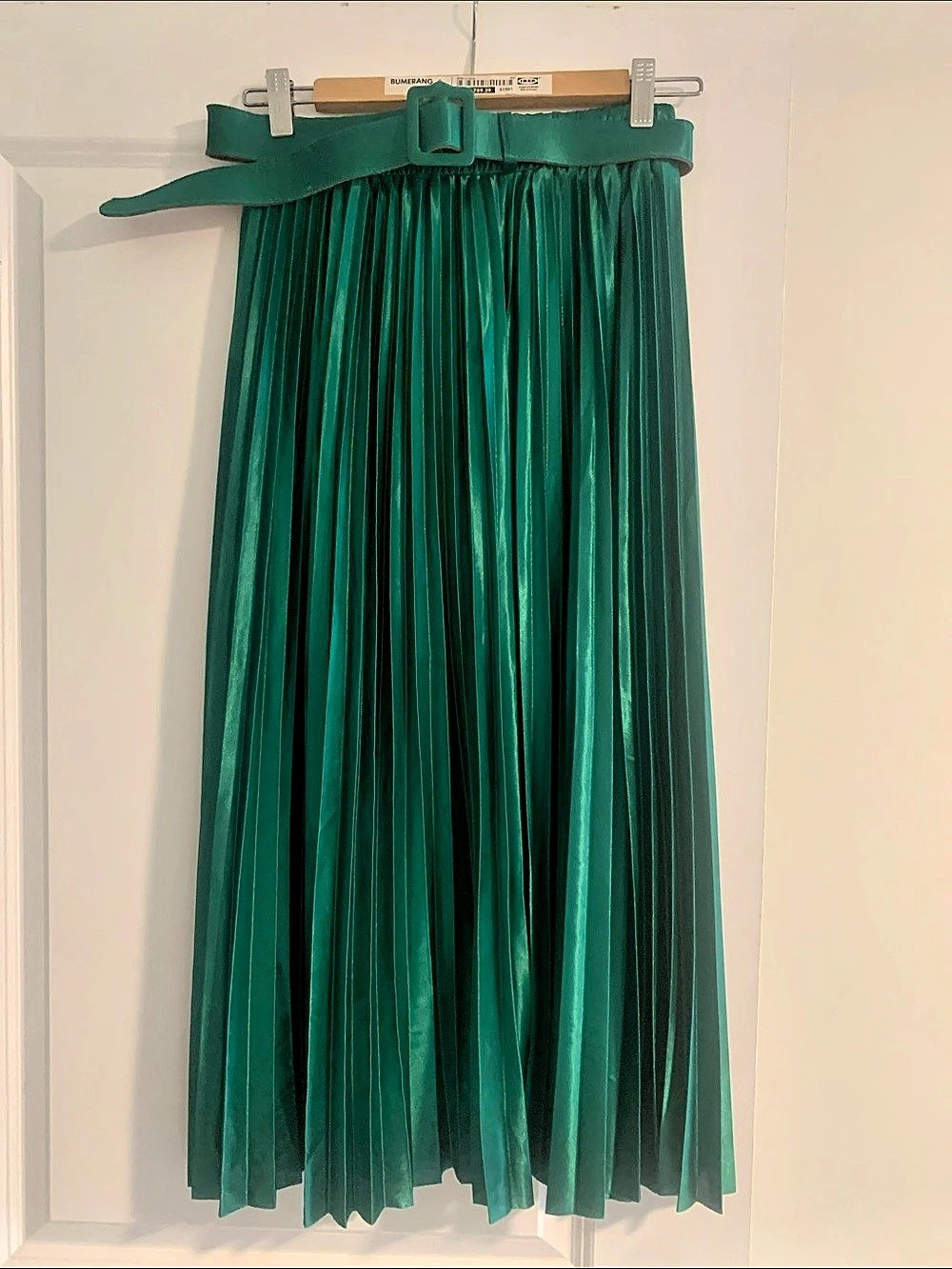 Pleated accordion style Maxi Skirt in Christmas Green Size Medium Like New